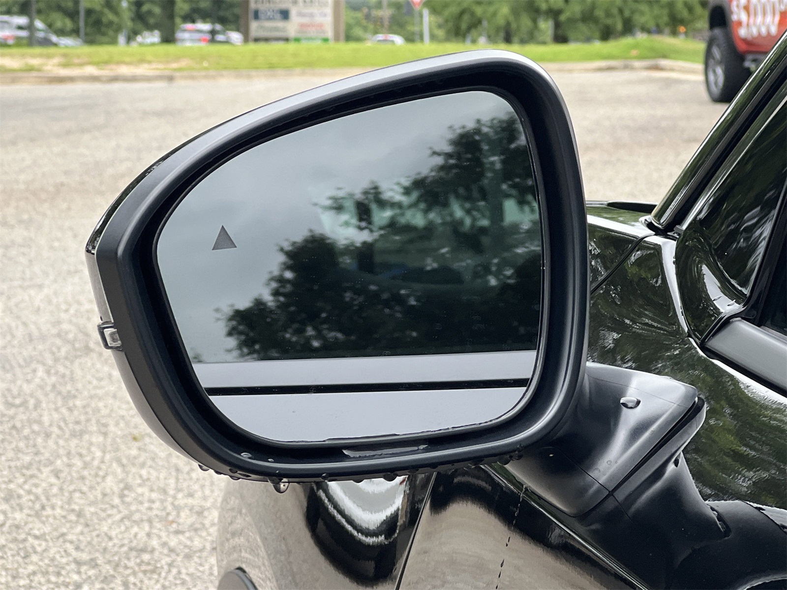 2025 Nissan Kicks SR photo 3