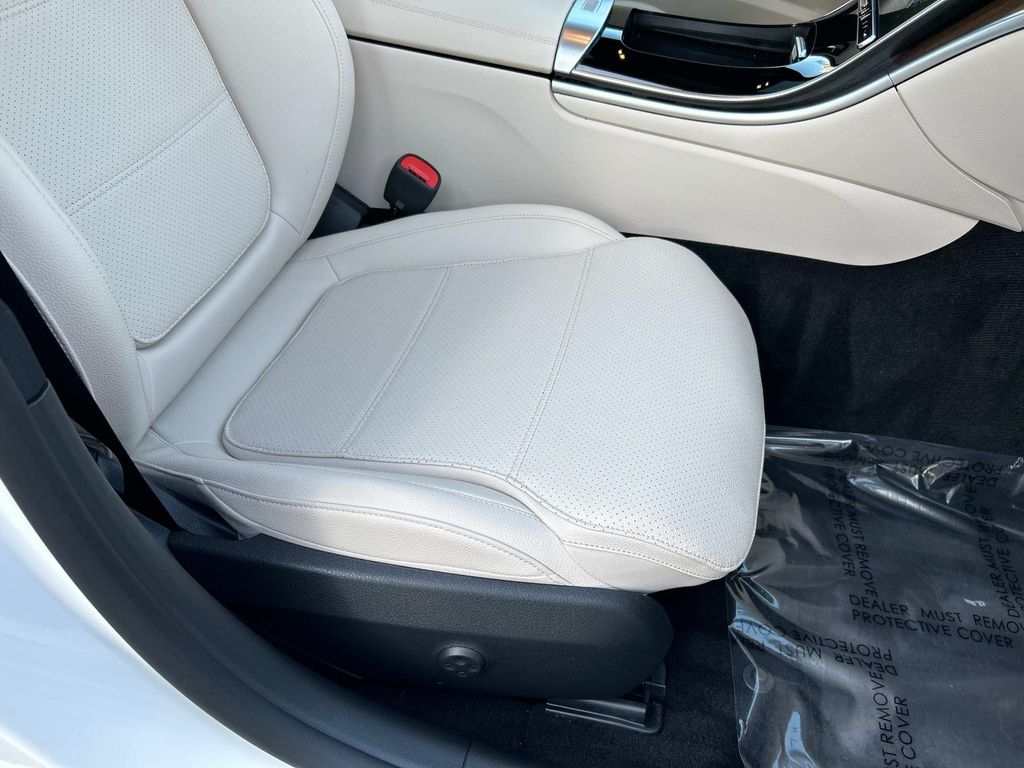 2025 Mercedes Benz C 300 4MATIC photo 20