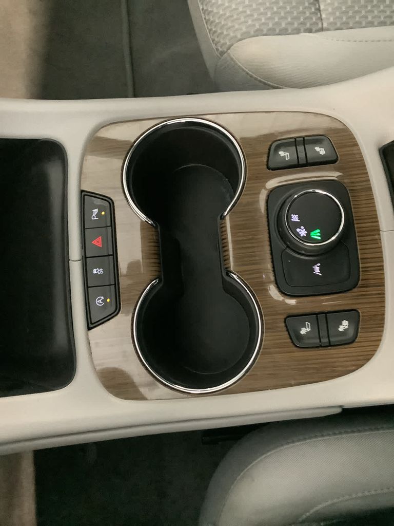 2022 Gmc Acadia SLE photo 18
