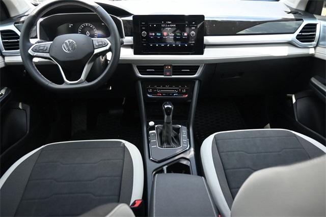 2025 Volkswagen Taos SE photo 7