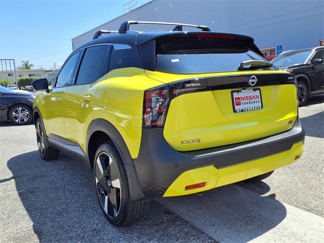 2026 Nissan Kicks SR photo 9