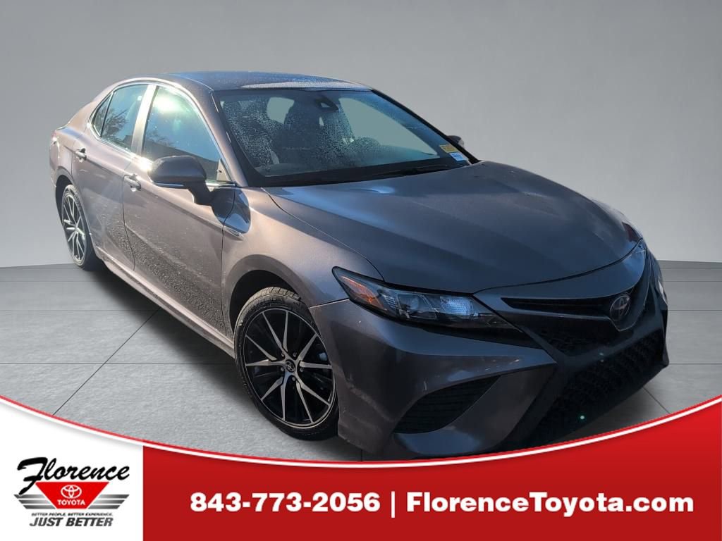 2024 Toyota Camry SE's photo