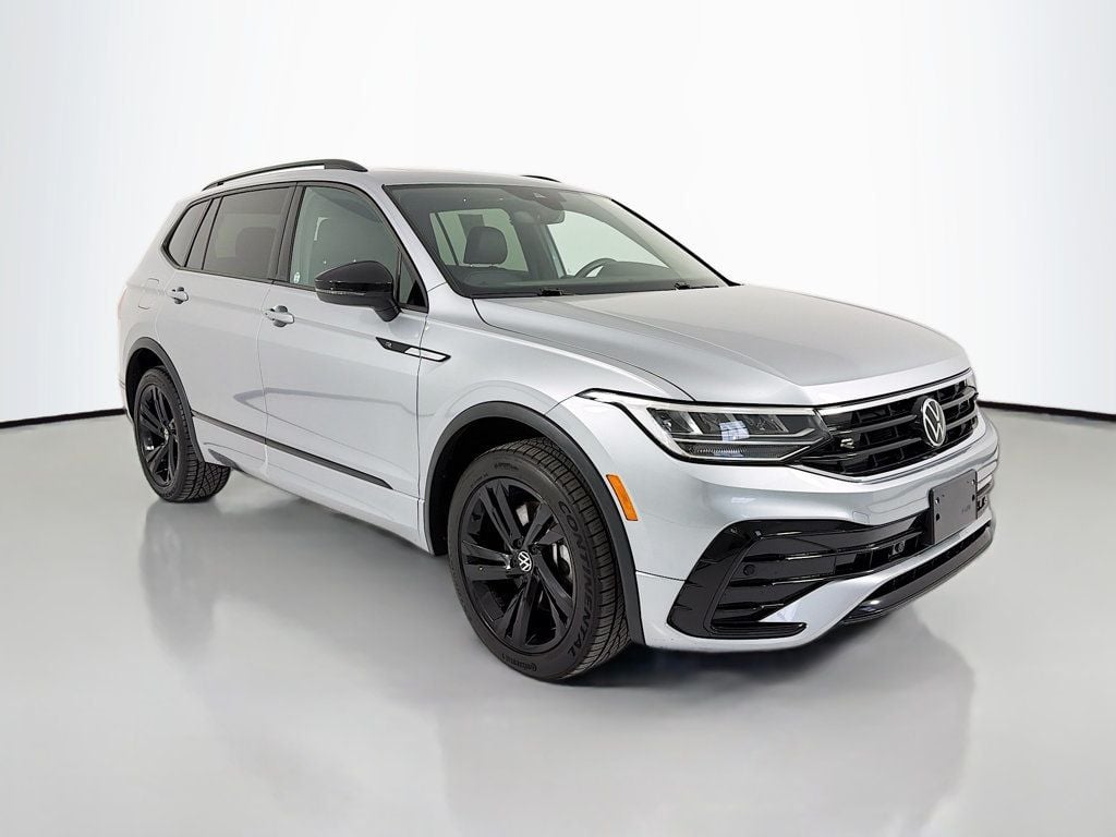 2023 Volkswagen Tiguan SE R-Line Black's photo