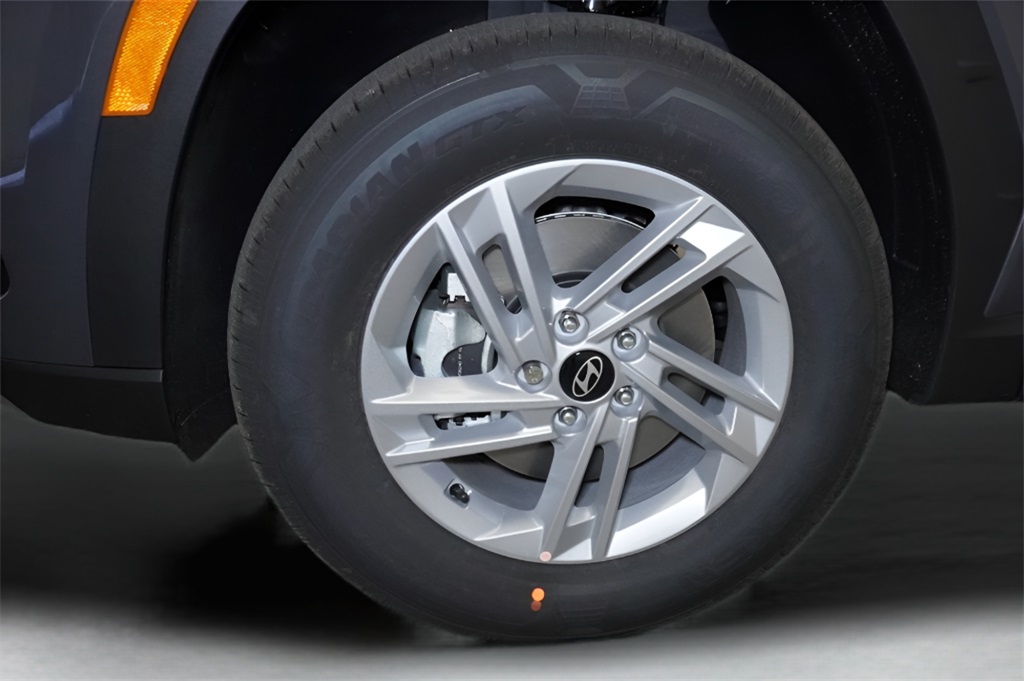2025 Hyundai Tucson SE photo 3