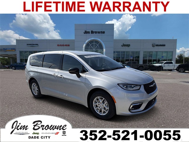 2026 Chrysler Pacifica Select's photo