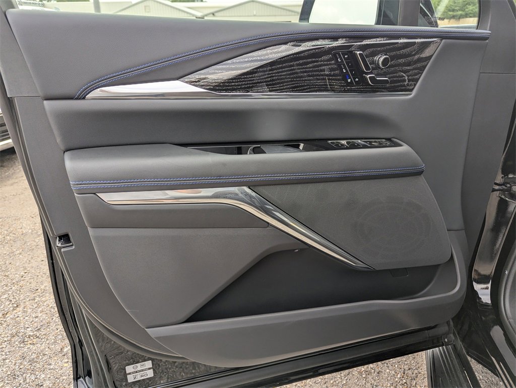 2026 Cadillac Escalade Luxury photo 15