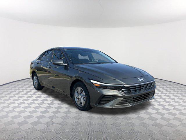 2025 Hyundai Elantra SE photo 3