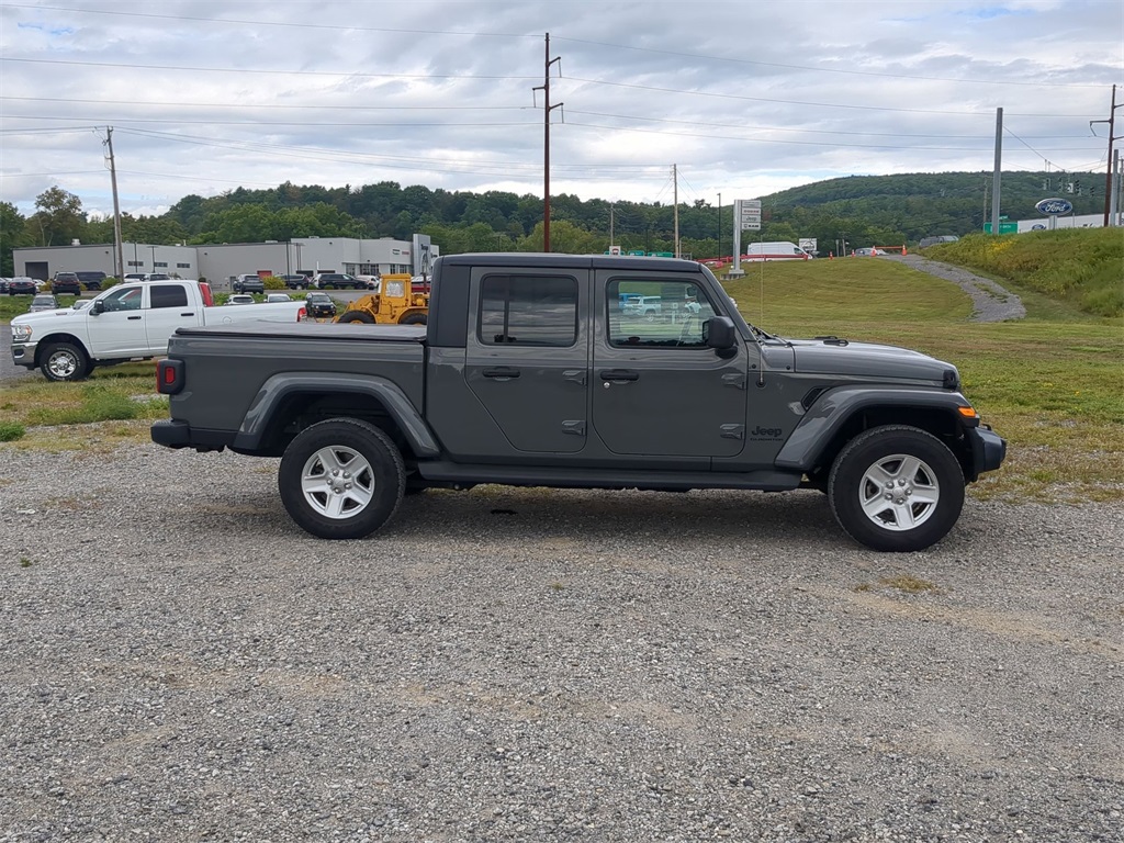 2021 Jeep Gladiator Sport photo 2