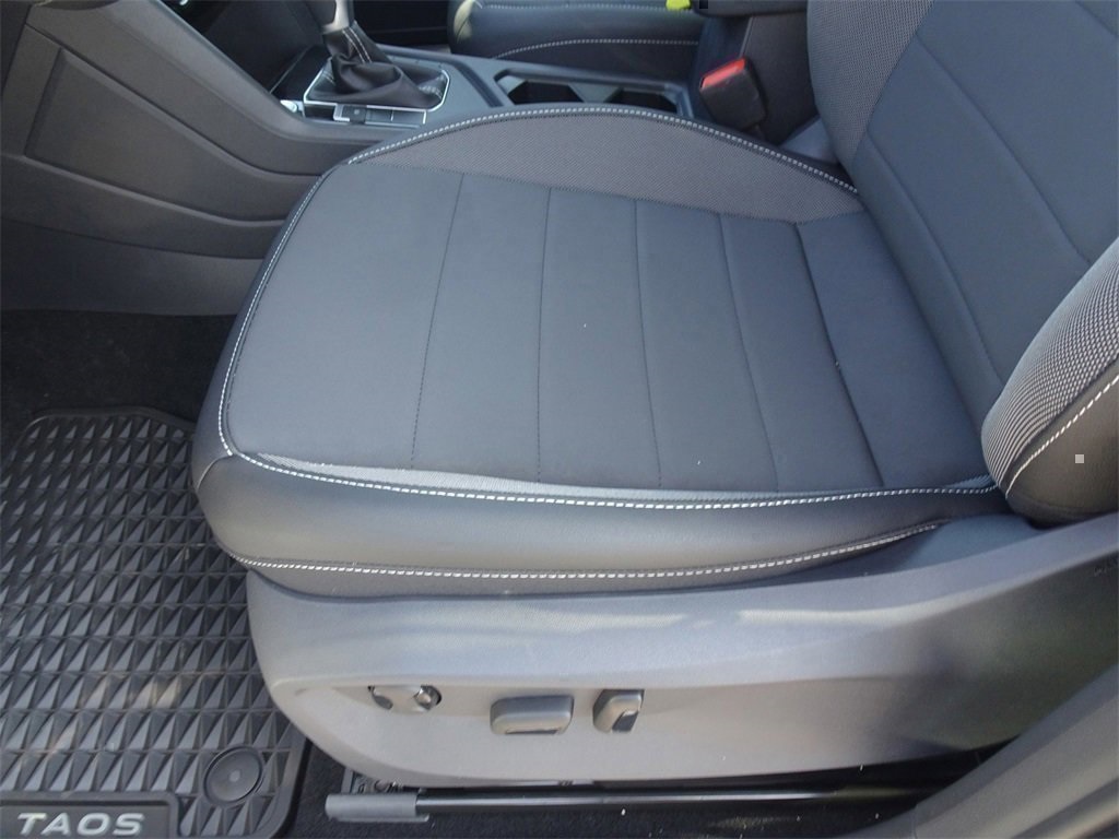 2024 Volkswagen Taos SE photo 11