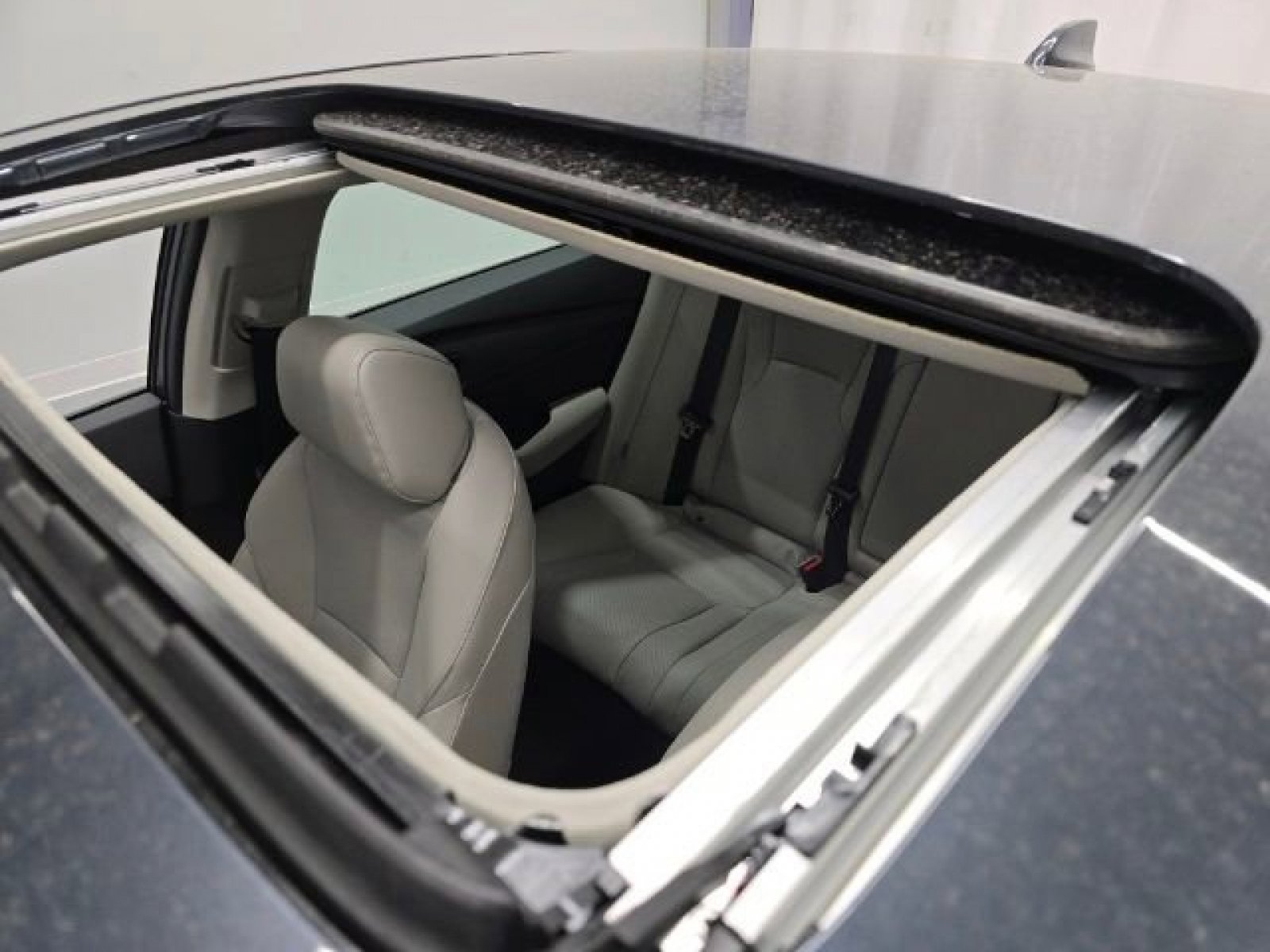 2025 Honda Accord Hybrid Touring photo 2