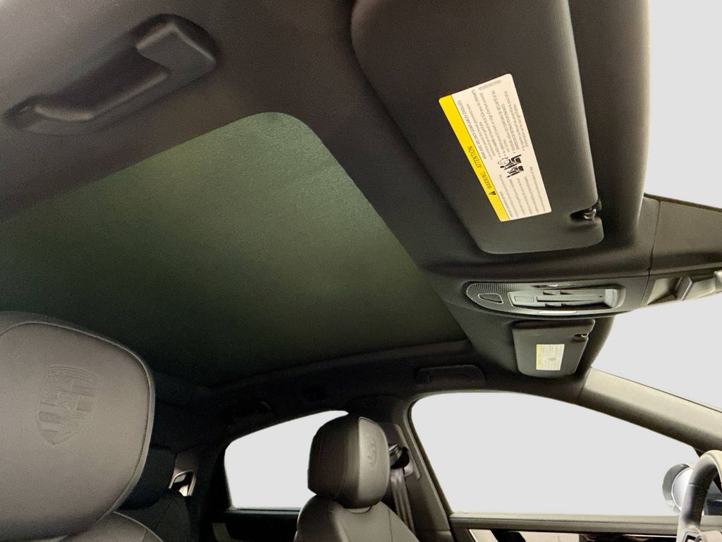 2025 Porsche Cayenne Coupe Base photo 16