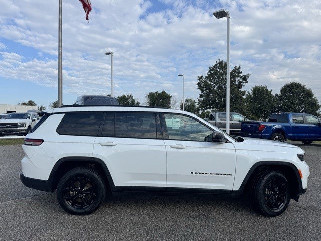 2024 Jeep Grand Cherokee Altitude photo 7
