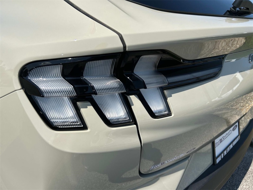 2025 Ford Mustang Mach-E Select photo 9