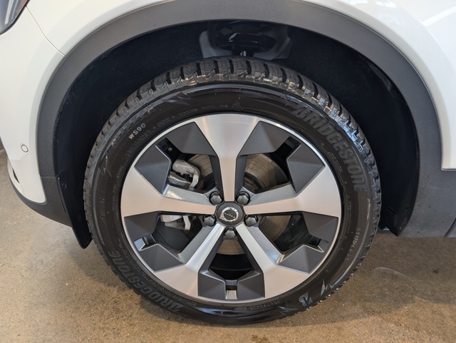 2023 Volvo XC40 Plus photo 7