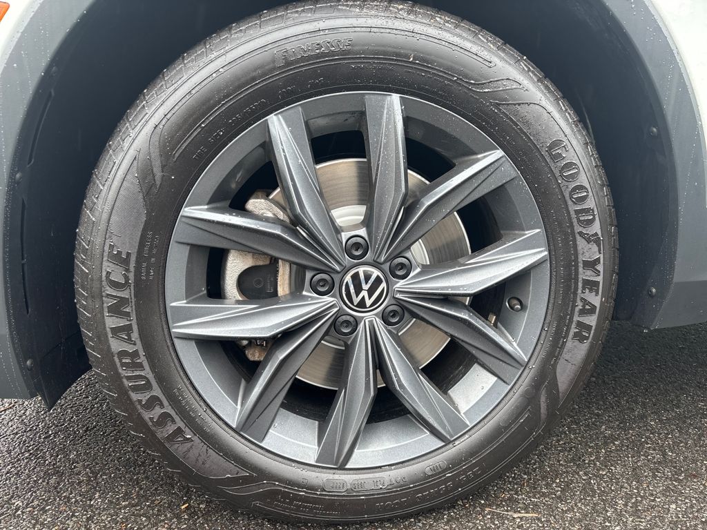 2022 Volkswagen Tiguan SE photo 12