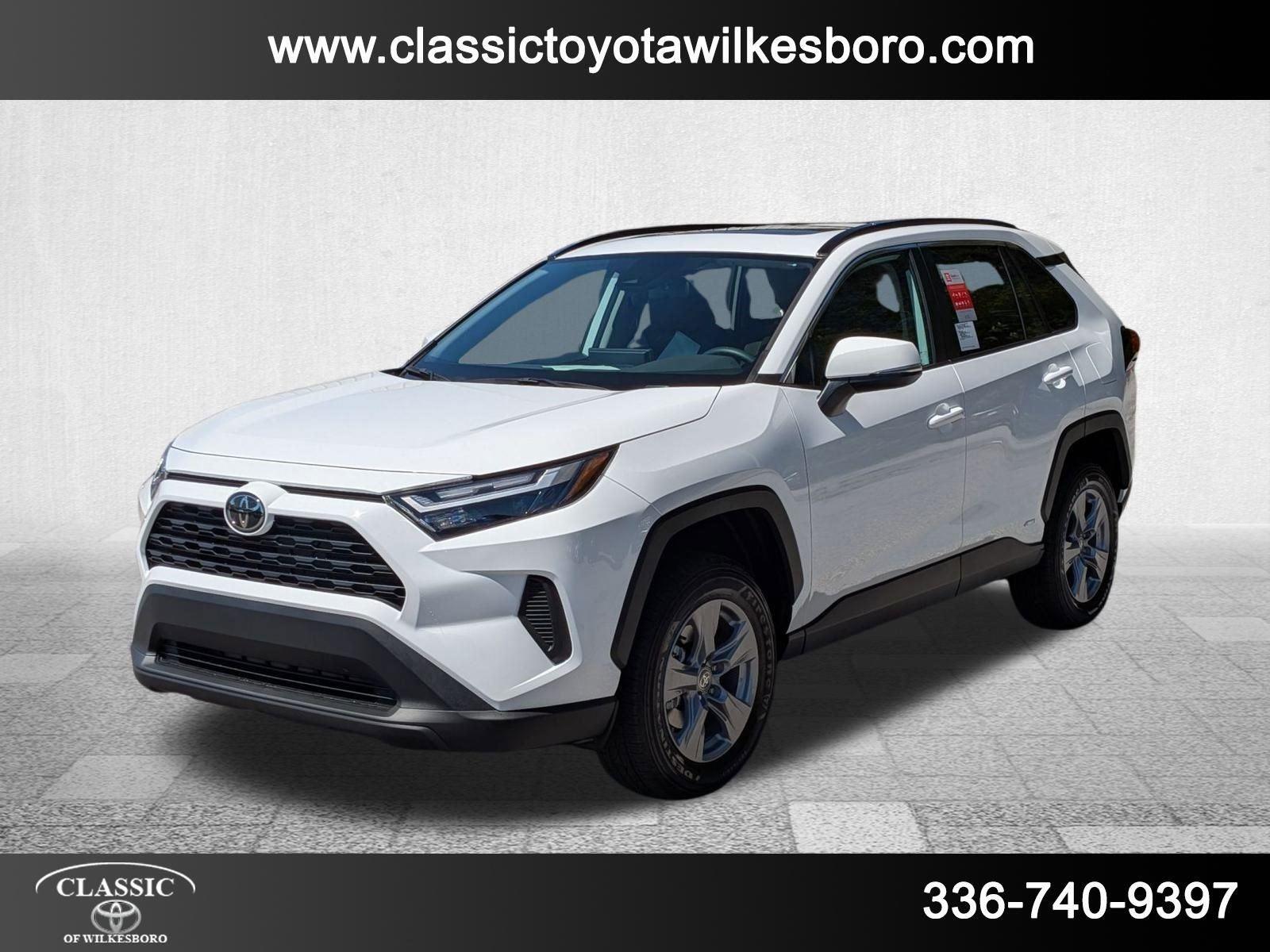 2025 Toyota RAV4 XLE's photo