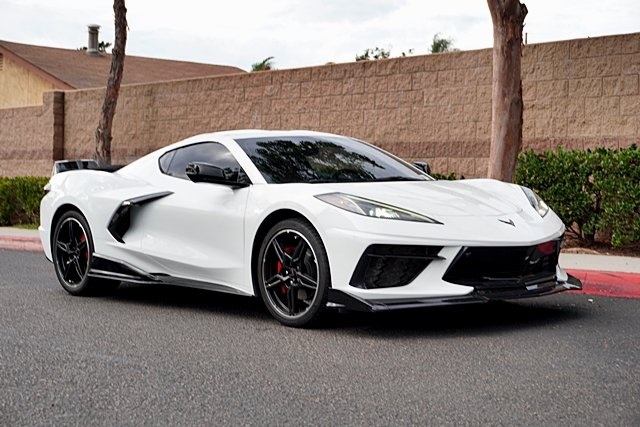 Used 2021 White Chevrolet Stingray image 5