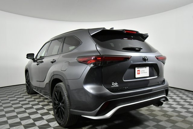 2024 Toyota Highlander LE photo 11