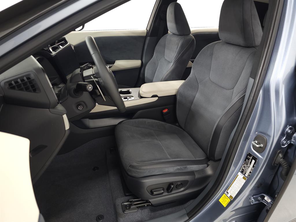 2024 Lexus RZ 300e photo 17