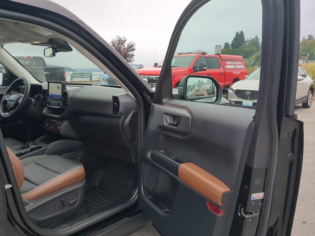 2023 Ford Bronco Sport Outer Banks photo 2