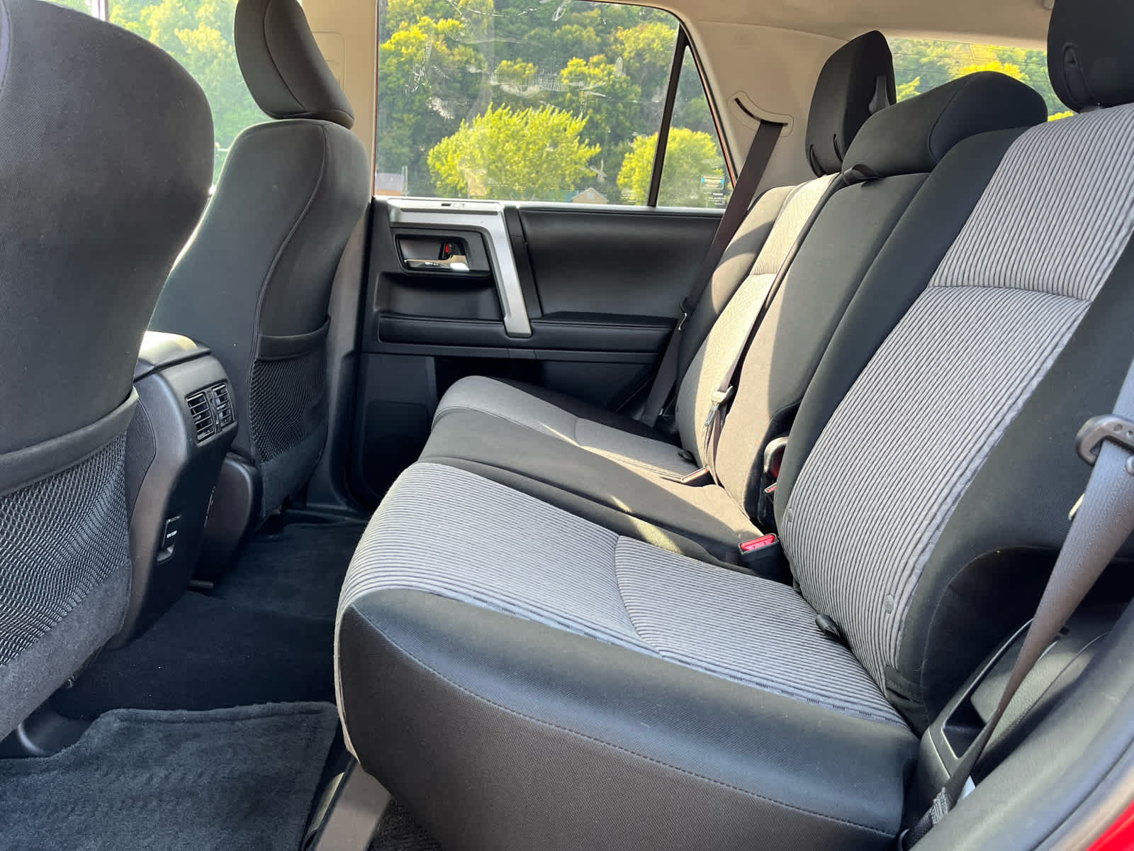 2016 Toyota 4Runner SR5 photo 31