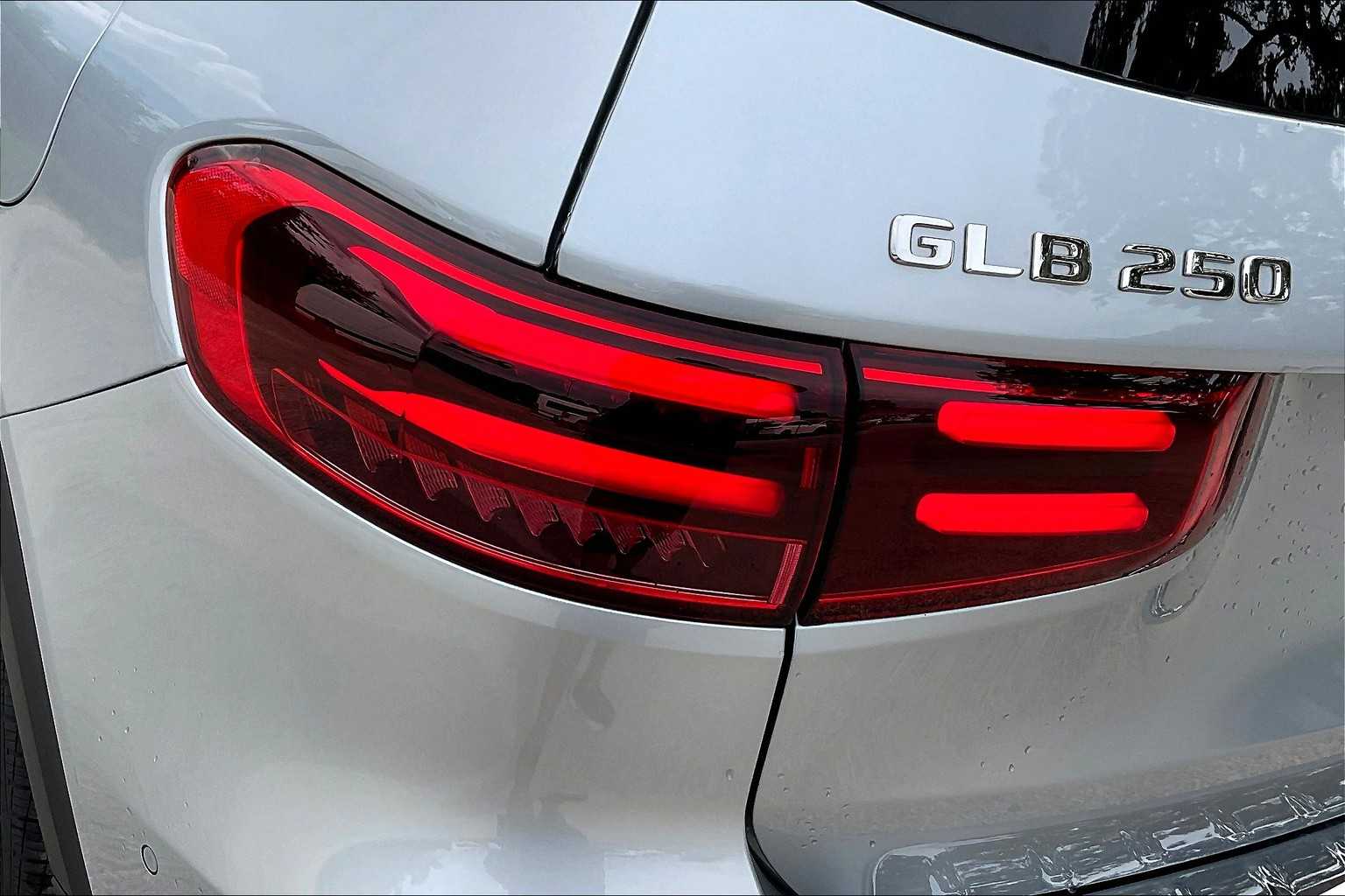 2025 Mercedes Benz GLB 250 photo 5