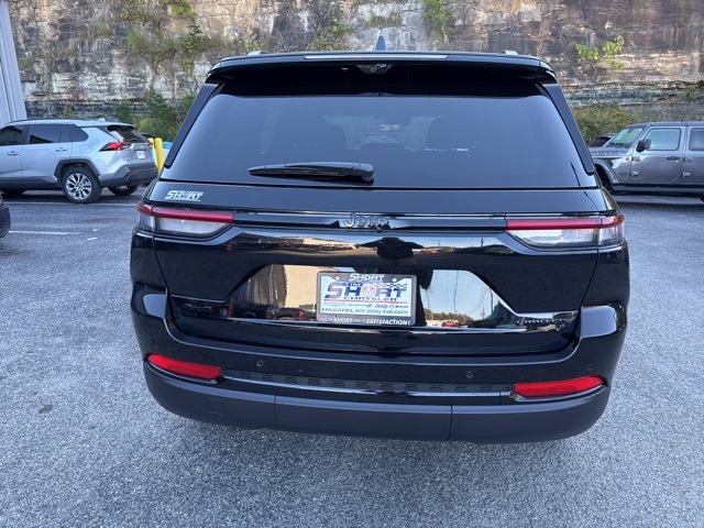 2025 Jeep Grand Cherokee Limited photo 3