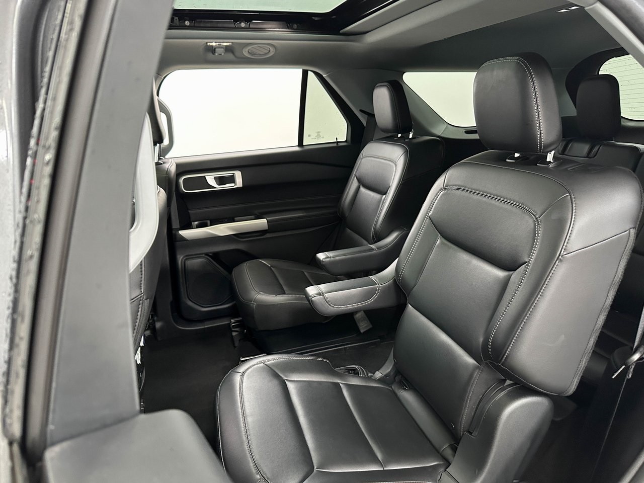 2022 Ford Explorer XLT photo 13