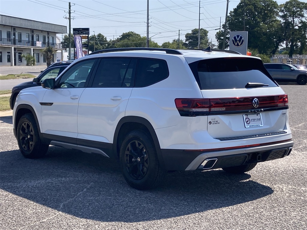2026 Volkswagen Atlas Peak Edition SE photo 2