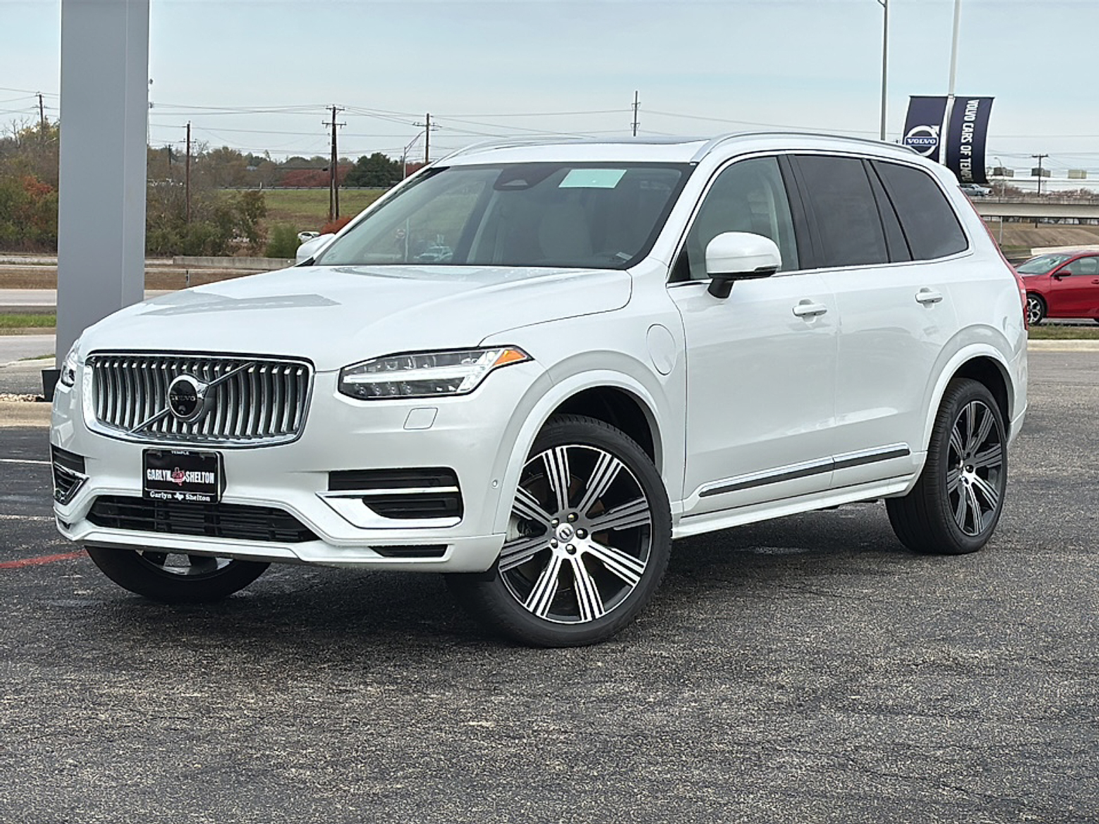 New 2025 Crystal White Volvo T8 Plus 7-Seater image 2
