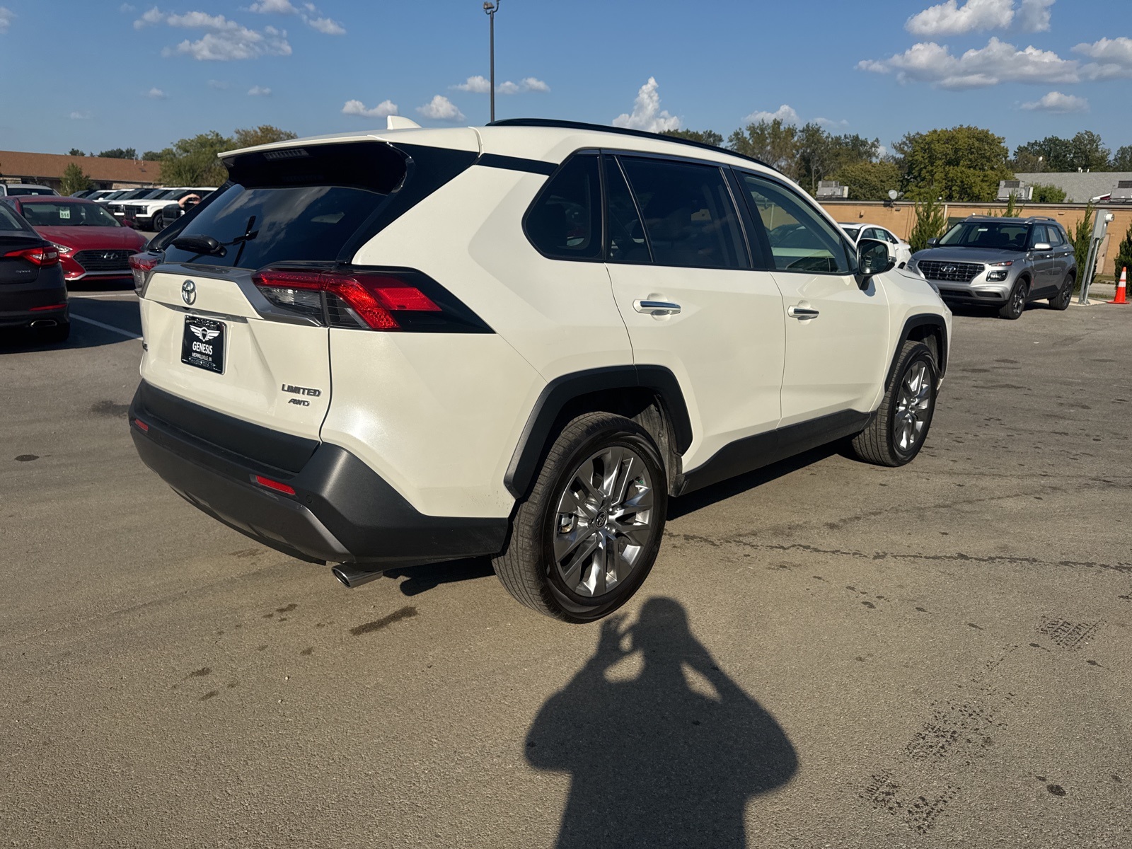 2020 Toyota RAV4 Limited photo 4