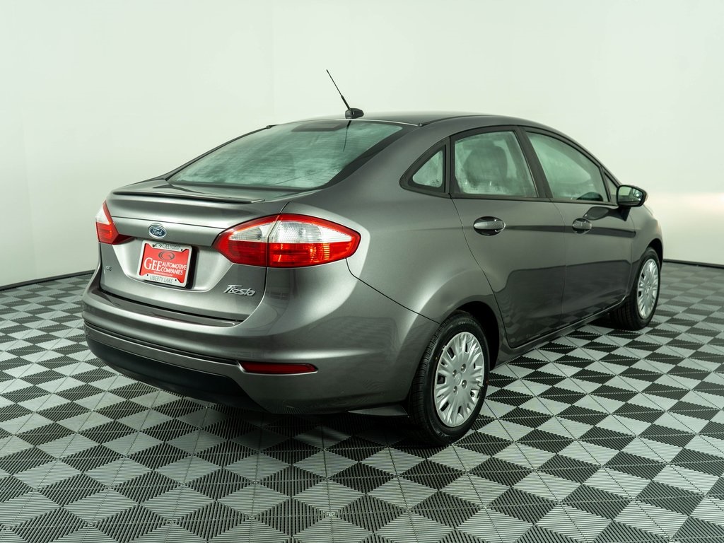 2014 Ford Fiesta SE photo 4