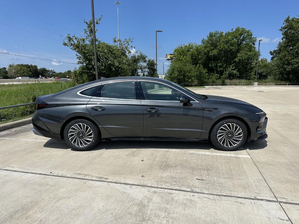 2025 Hyundai Sonata Hybrid Limited photo 4