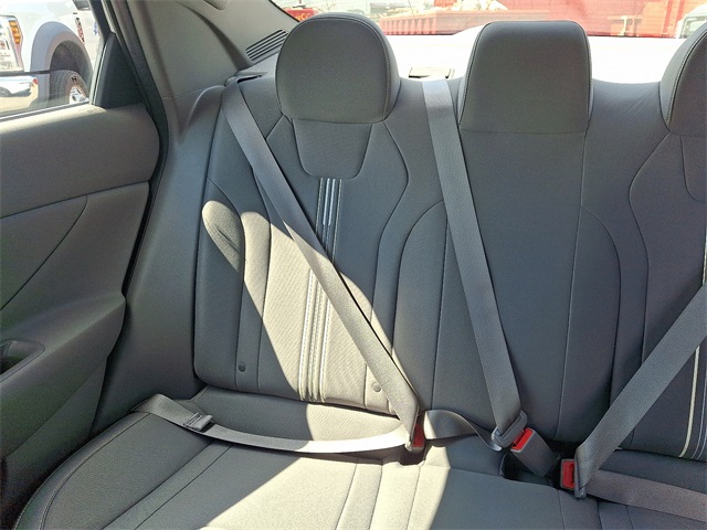 2022 Hyundai Elantra SEL photo 18