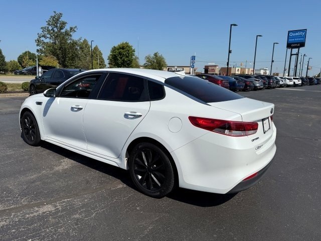 2018 Kia Optima LX photo 3
