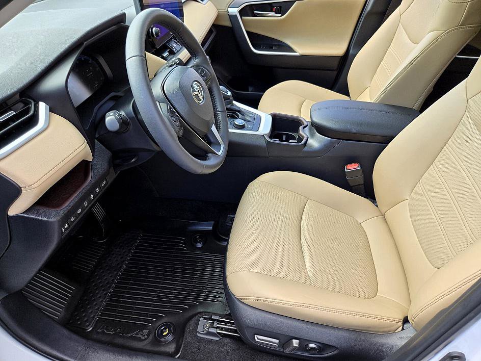 2024 Toyota RAV4 Hybrid Limited photo 8