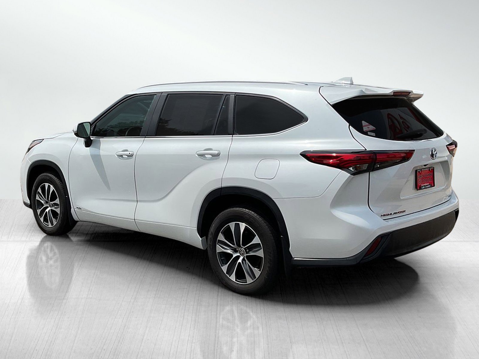 2023 Toyota Highlander Hybrid XLE photo 3