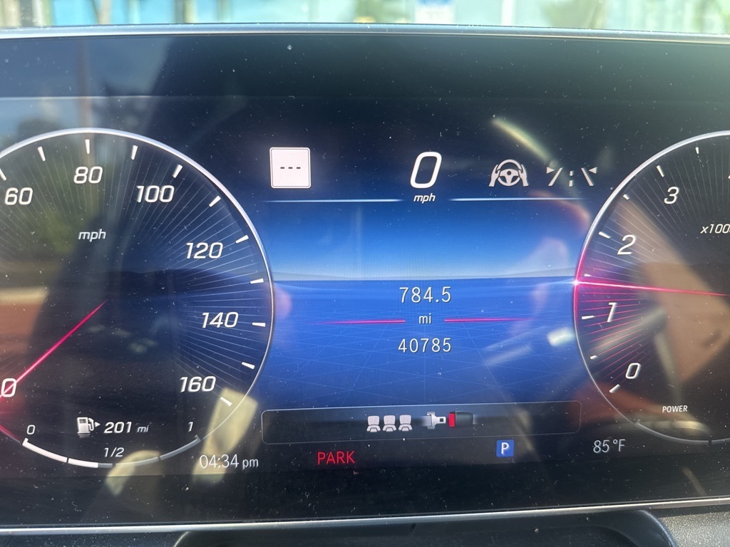 2023 Mercedes Benz GLC 300 photo 3