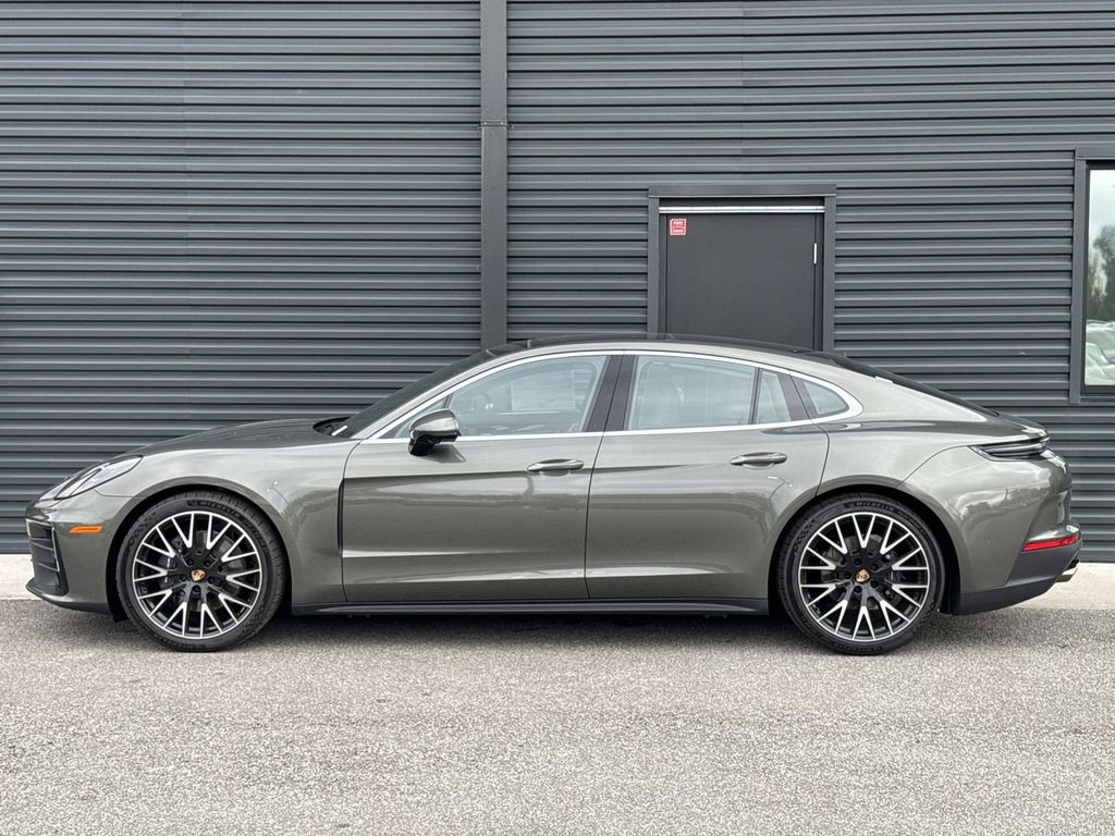 2025 Porsche Panamera 4 photo 10