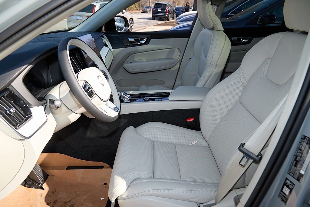 2026 VOLVO XC60 - Image 13