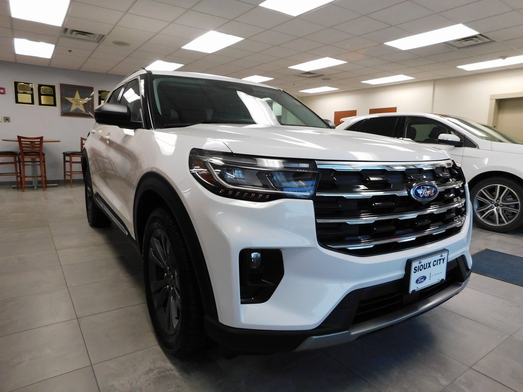 2025 Ford Explorer photo 4