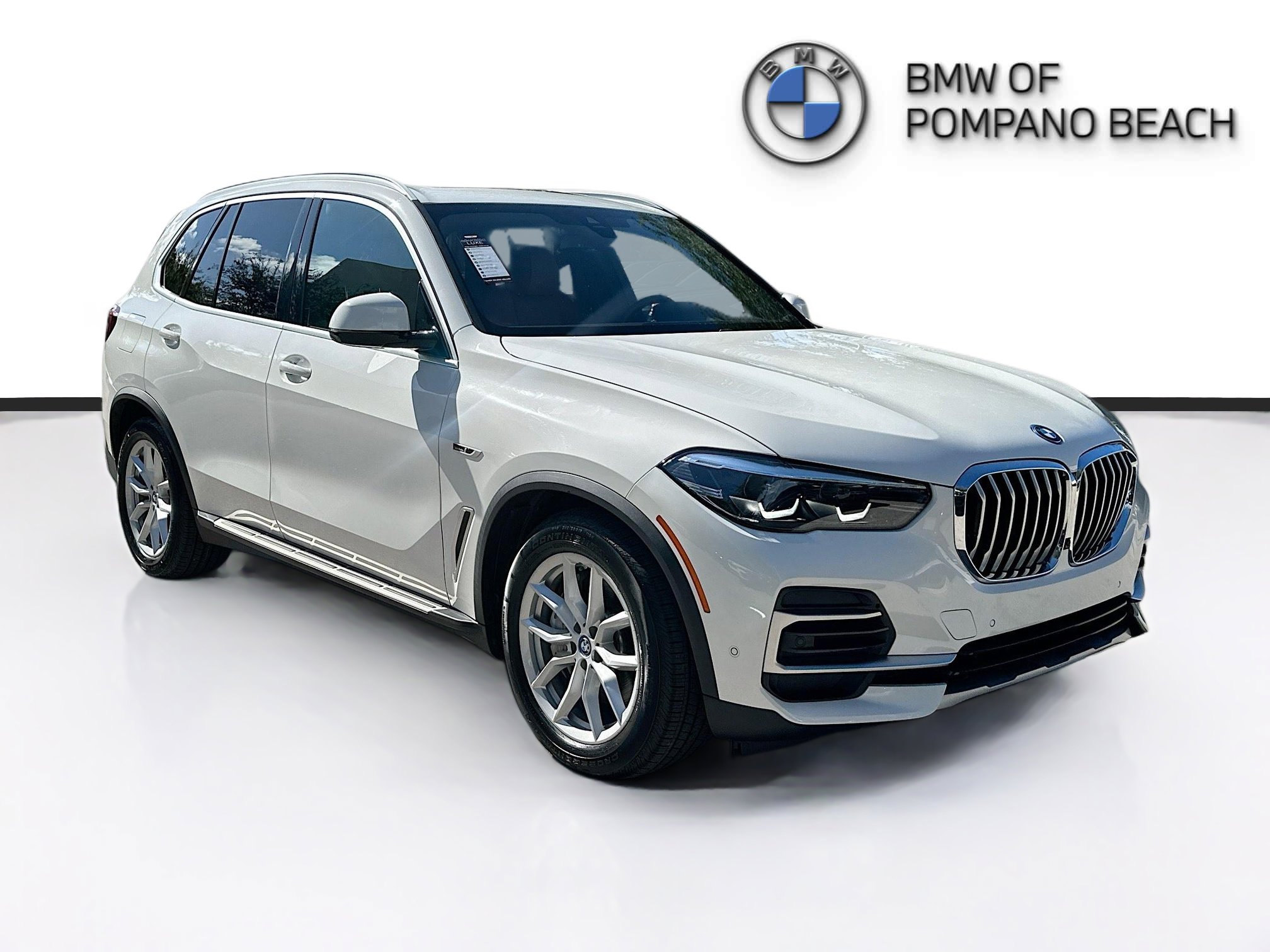 2023 BMW X5 45e's photo