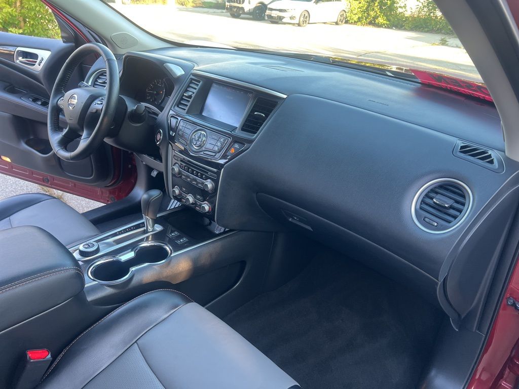 2020 Nissan Pathfinder SL photo 22