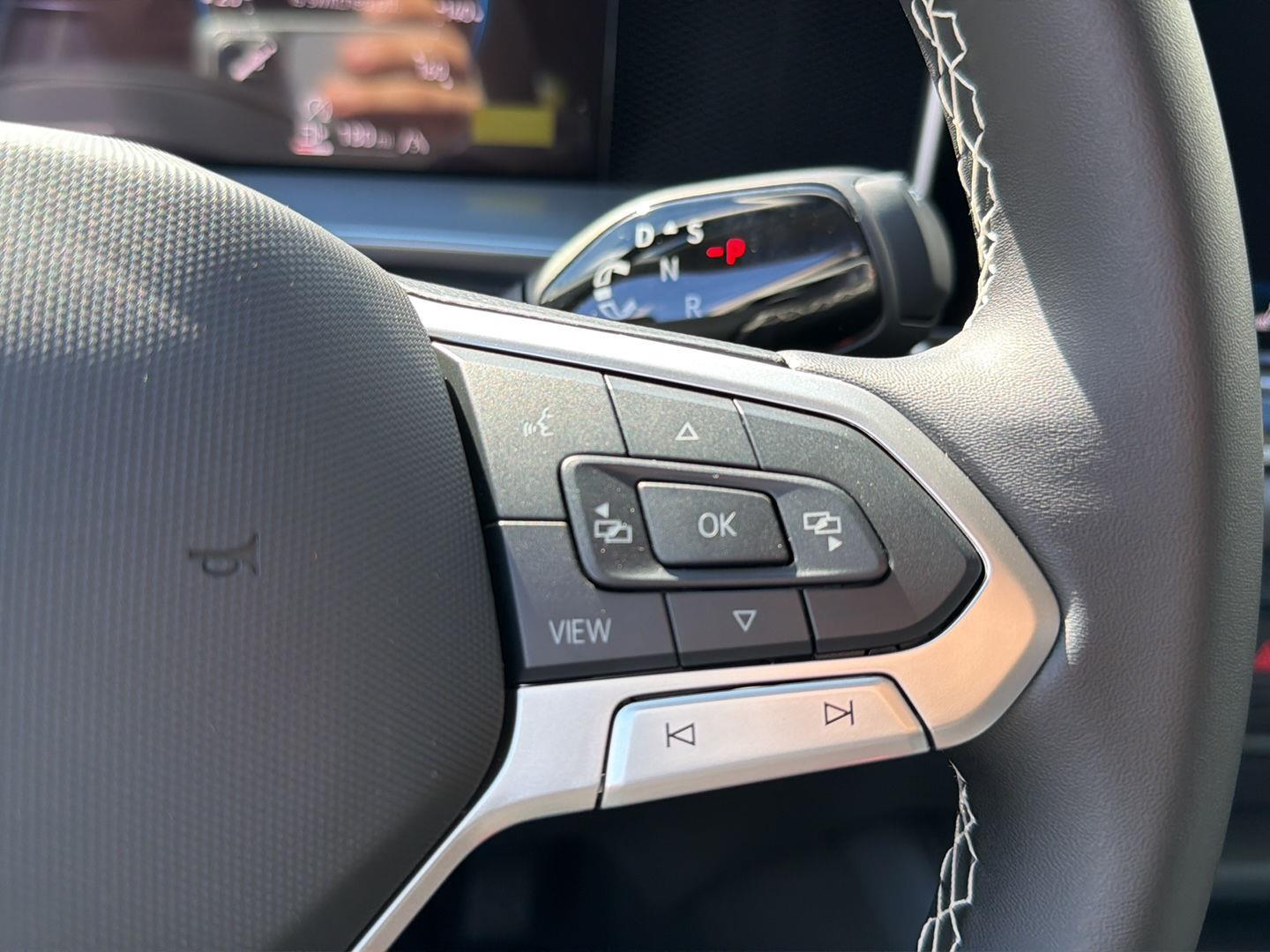 2025 Volkswagen Tiguan SE photo 12