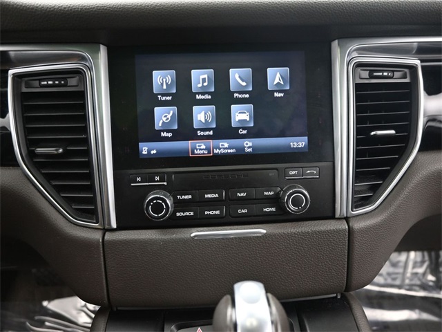 2018 Porsche Macan Base photo 16