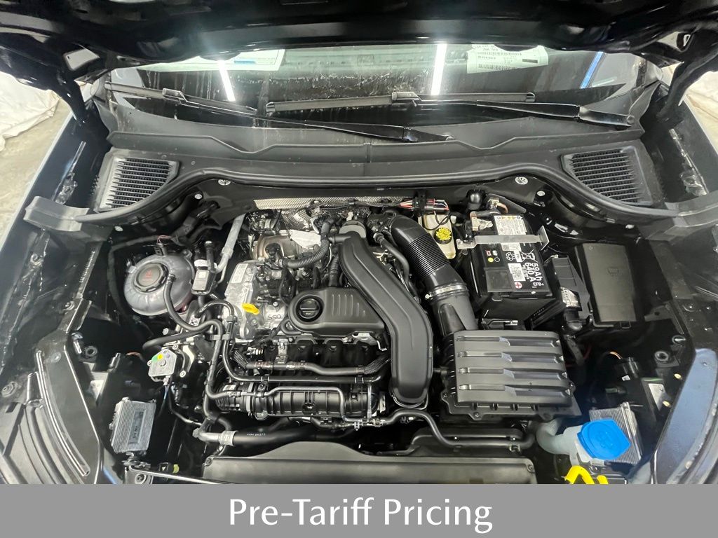 2025 Volkswagen Taos SE photo 2