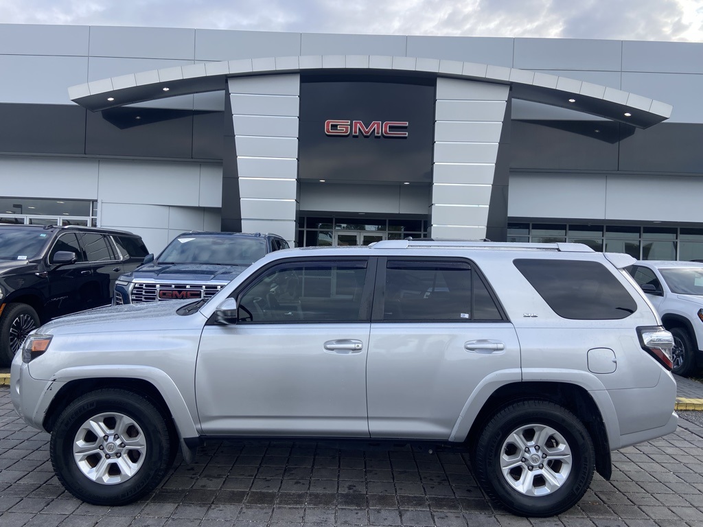 2018 Toyota 4Runner SR5 2WD photo 3