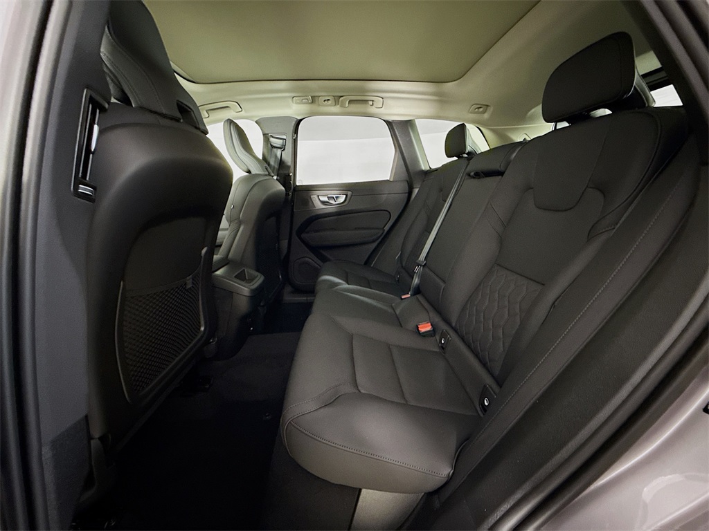 2026 Volvo XC60 B5 Plus photo 25