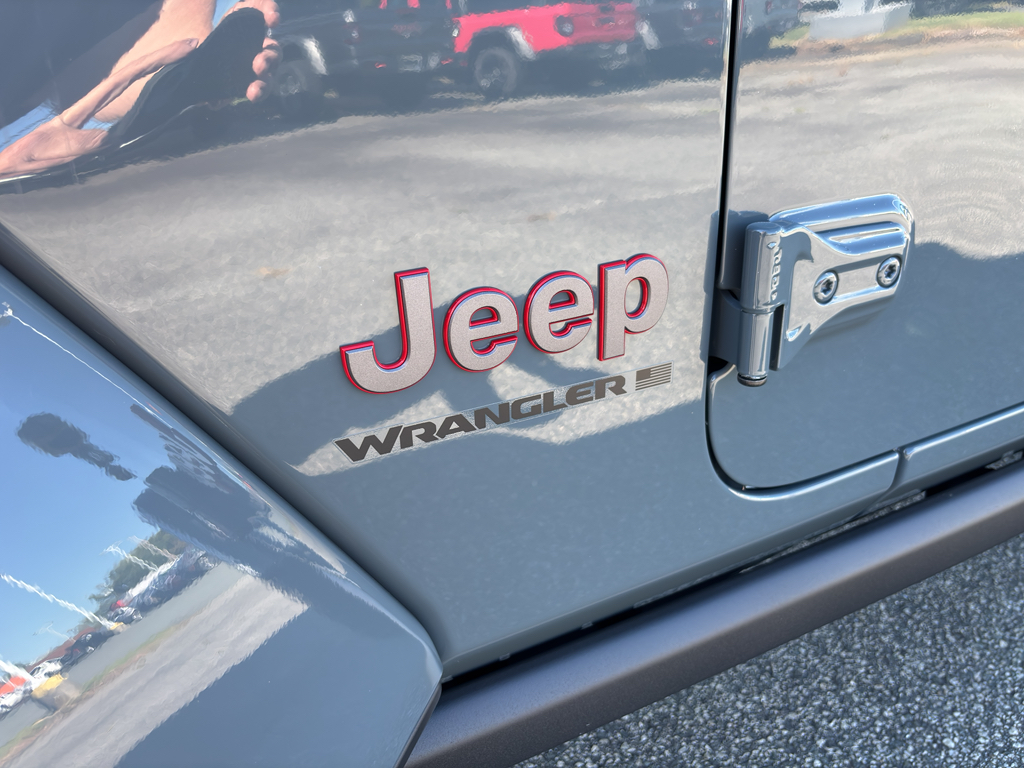 2025 Jeep Wrangler Rubicon photo 12