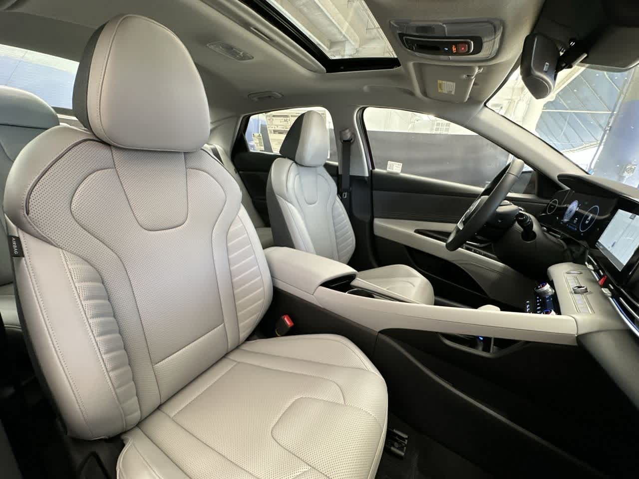 2025 Hyundai Elantra Limited photo 25